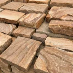 Камень рубленный желтый с разводами (Римская кладка)