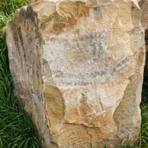 Камень серый валун